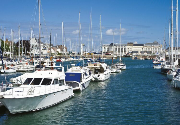 Bateaux dans le port de Trouville sur mer