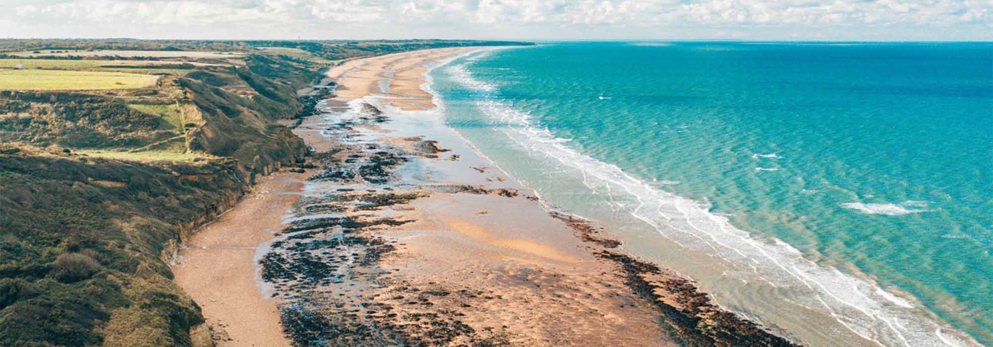 Photo des falaises du Bessin prise en drone