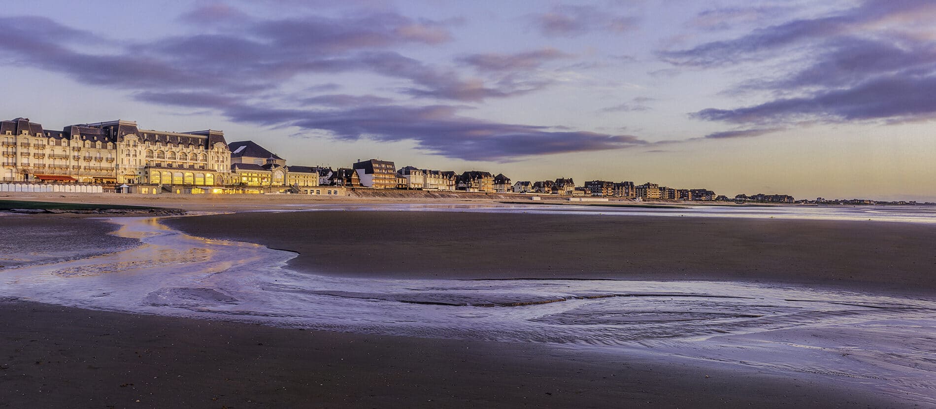 Coucher de soleil sur la plage de Cabourg