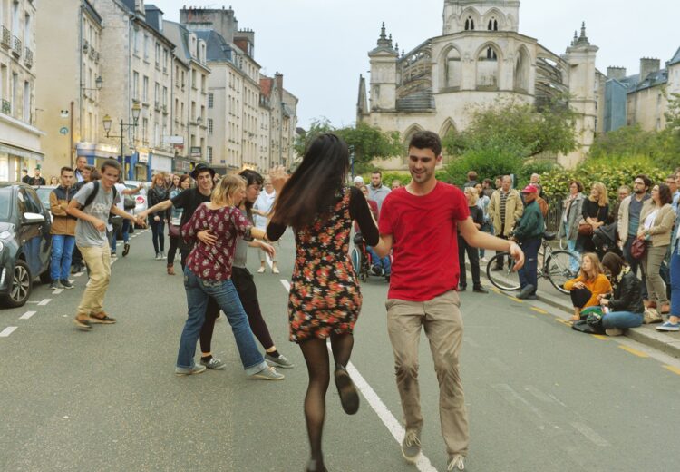 Danseurs au centre-ville de Caen