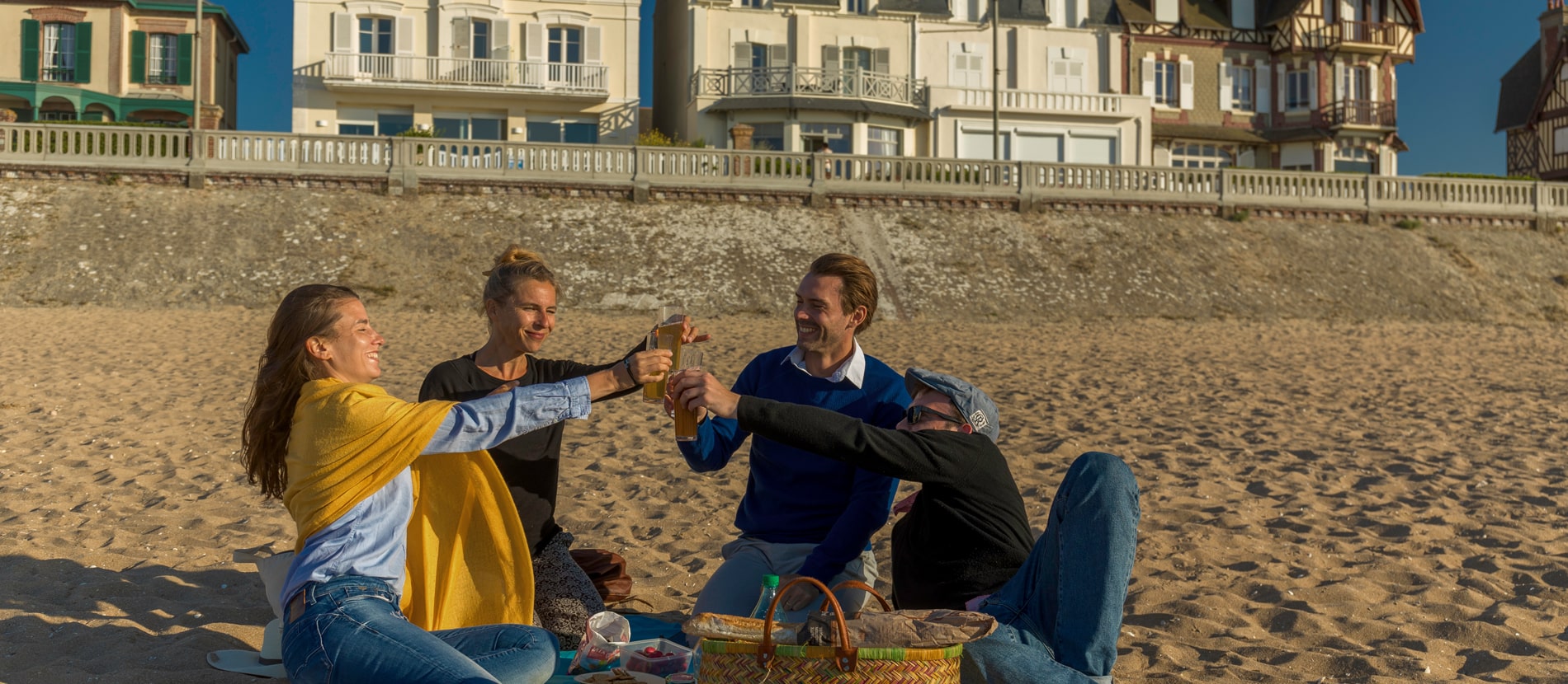 groupe d'amis à la plage